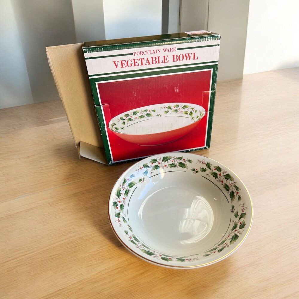 Caldor Vintage Vegetable Bowl Christmas Floral Porcelain Ware Fine China 707920